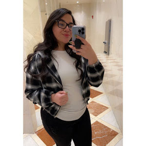 Meet your Posher, Lucy